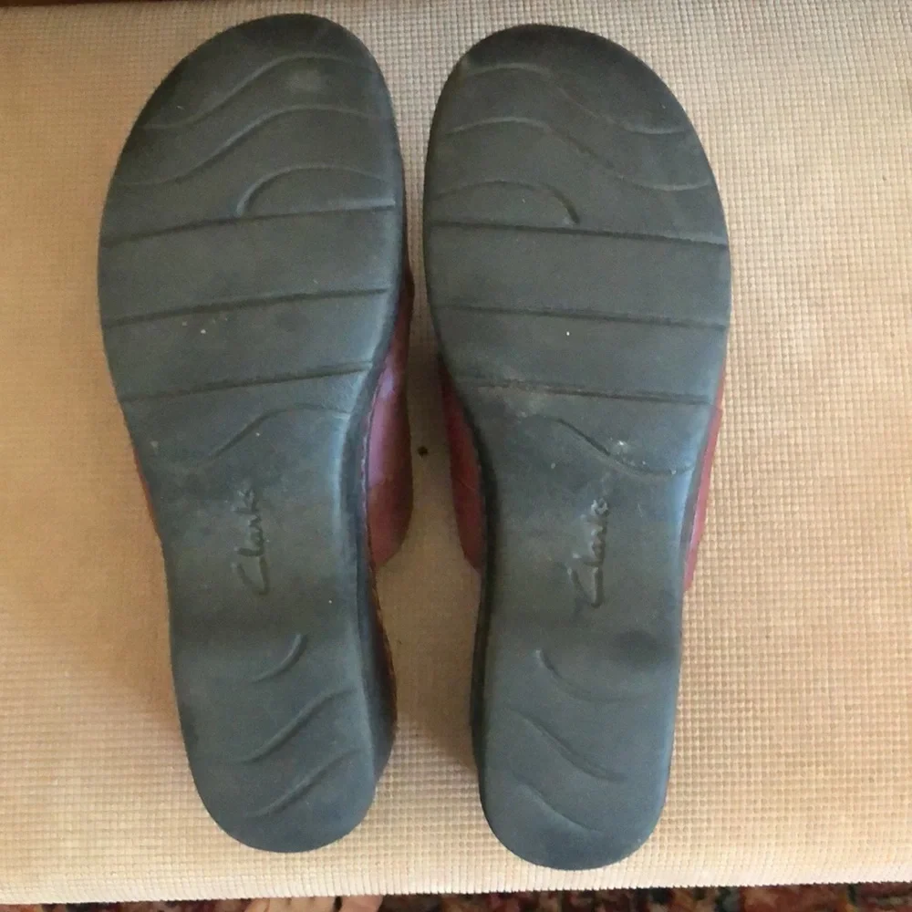 Clarks genuine leather slip on clogs - Picture 4 of 4